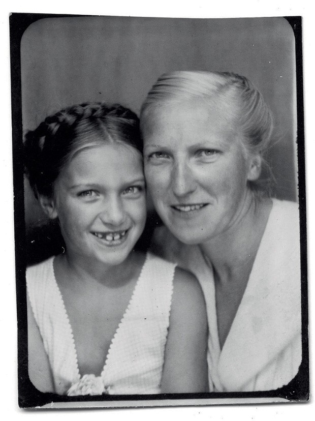 Marie-Thérèse com a filha Maya, em 1941 (Foto: © Succession Picasso/Dacs London, 2018, © The Cecil Beaton Studio Archive At Sotheby’s e © Archives Maya Widmaier-Ruiz-Picasso)