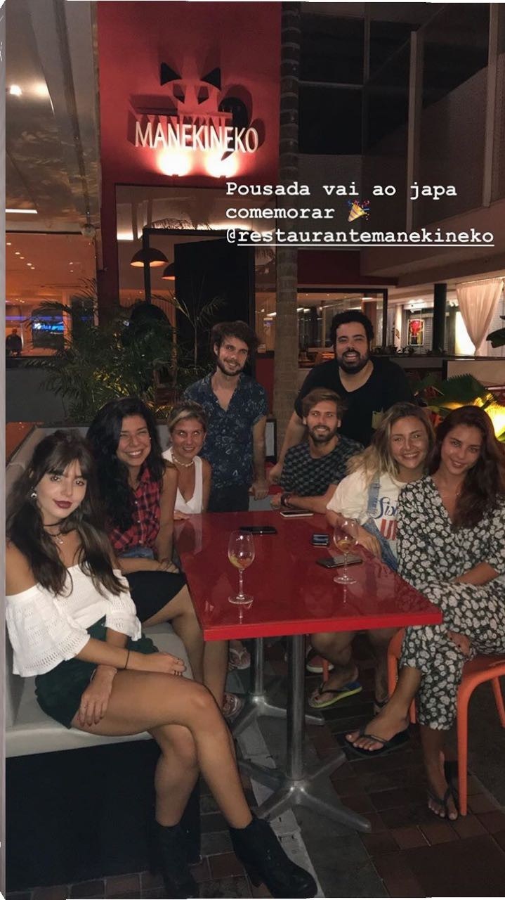 Yanna Lavingne e Gio Lancellotti jantam japa com amigos no Rio (Foto: Reprodução/Instagram)