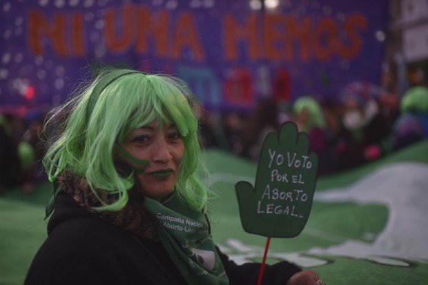 Mulheres argentinas vão às ruas para protestar pela legalização do aborto no país (Foto: Getty Images)