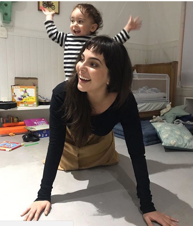 Tainá Muller e a filha (Foto: Reprodução / Instagram)